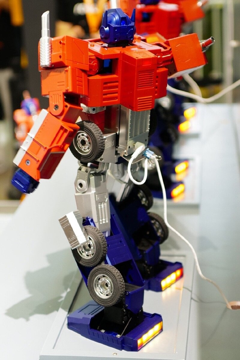 WonderFest 2021 - Robosen Transformers Auto Converting Optimus